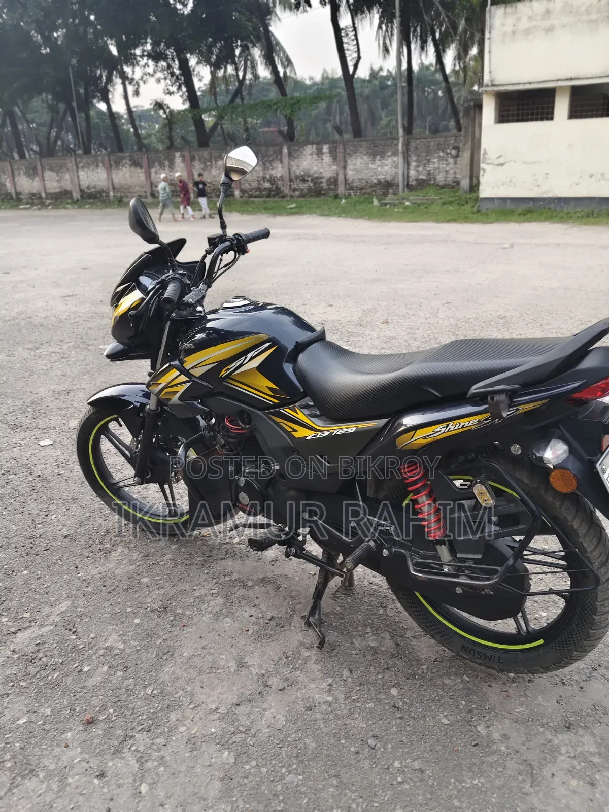 New Honda CB 2024 Yellow