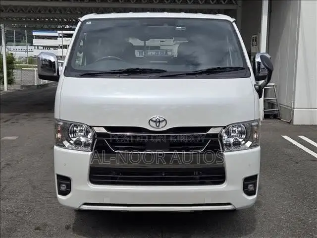 Toyota HiAce 2022