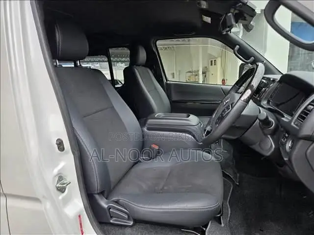 Toyota HiAce 2022