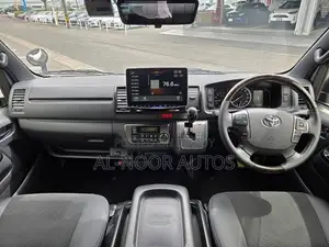 Toyota HiAce 2022