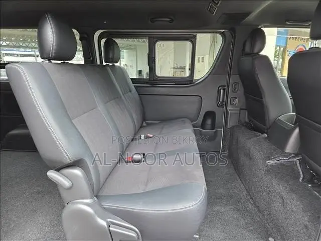 Toyota HiAce 2022
