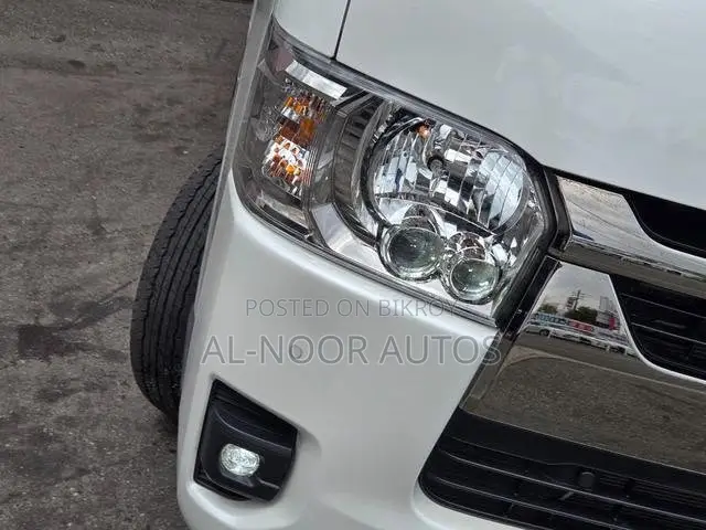 Toyota HiAce 2022