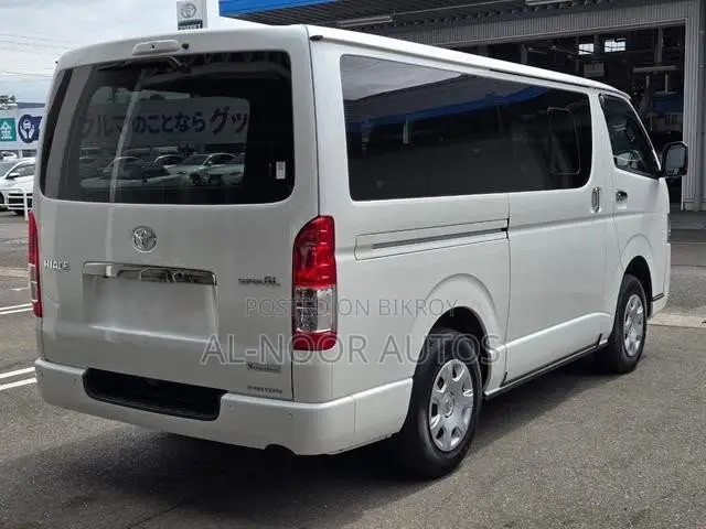 Toyota HiAce 2022