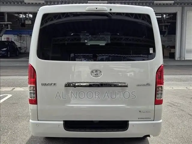 Toyota HiAce 2022