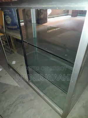 অ্যালুমিনিয়াম-ফ্রেম গ্লাস ডিসপ্লে শোকেস
