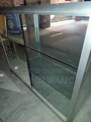অ্যালুমিনিয়াম-ফ্রেম গ্লাস ডিসপ্লে শোকেস