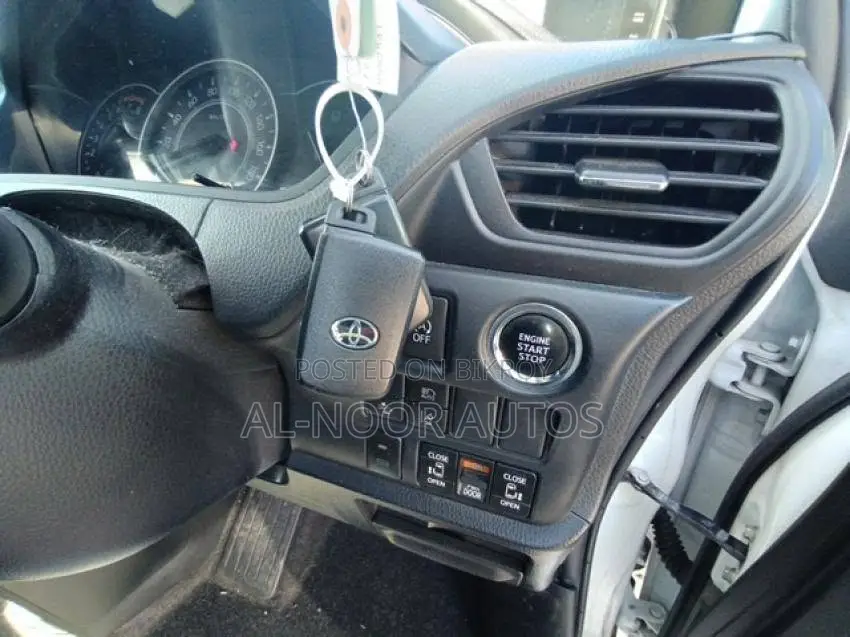 Toyota Noah 2.0 FWD (8 Seater) 2021 Pearl