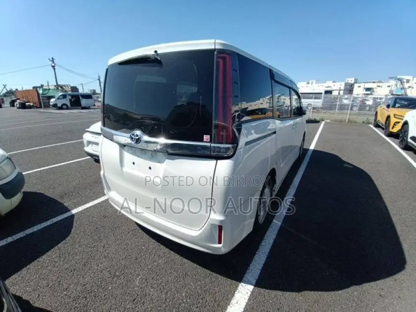 Toyota Noah 2.0 FWD (8 Seater) 2021 Pearl