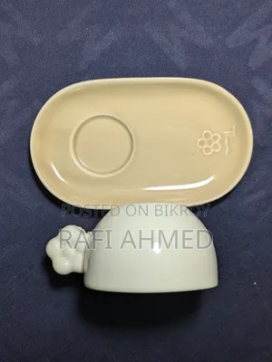 মিনিমালিস্ট ব্লসম ট্রে কাপ
