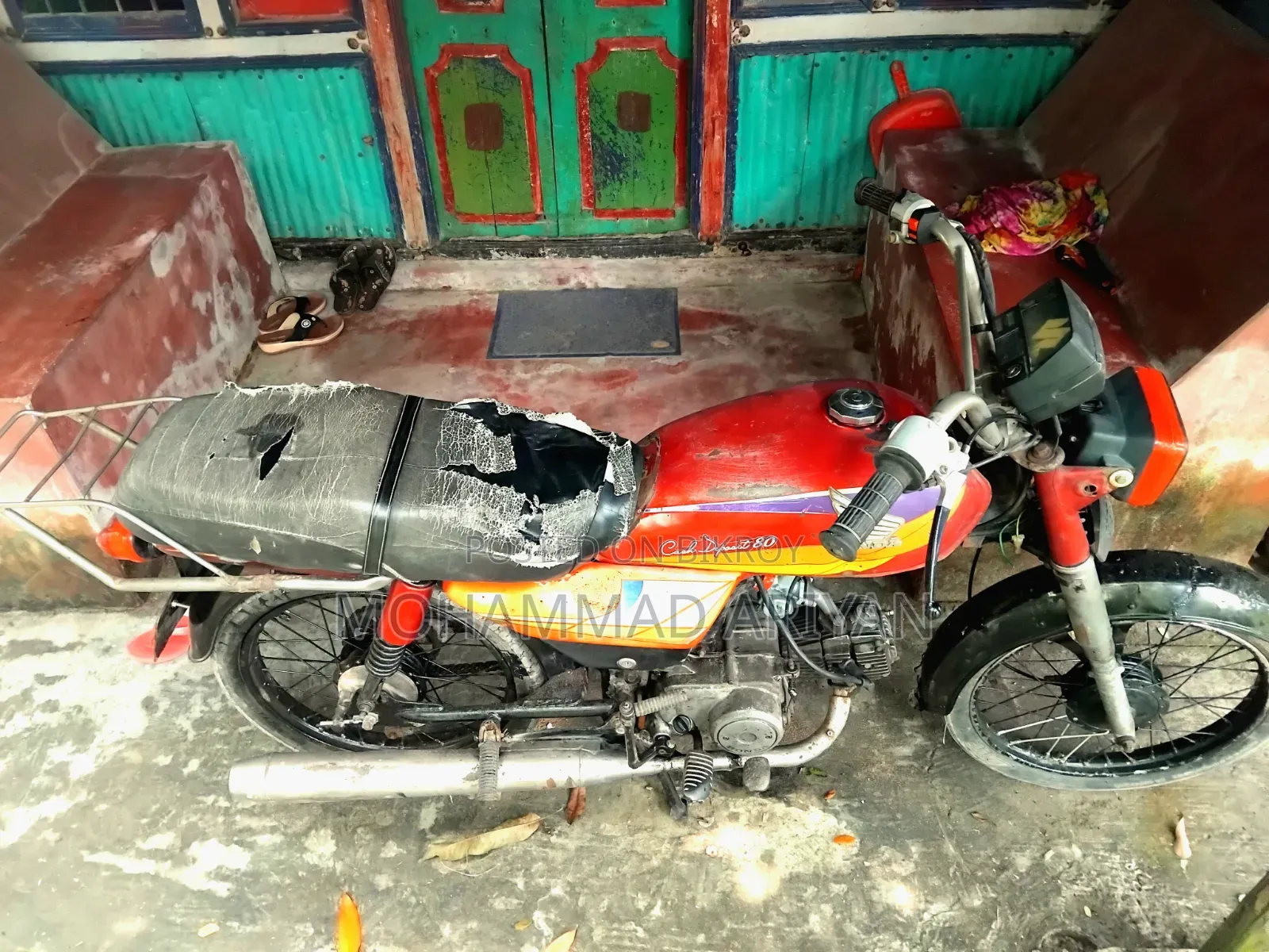 হোন্ডা ২০১০ লাল