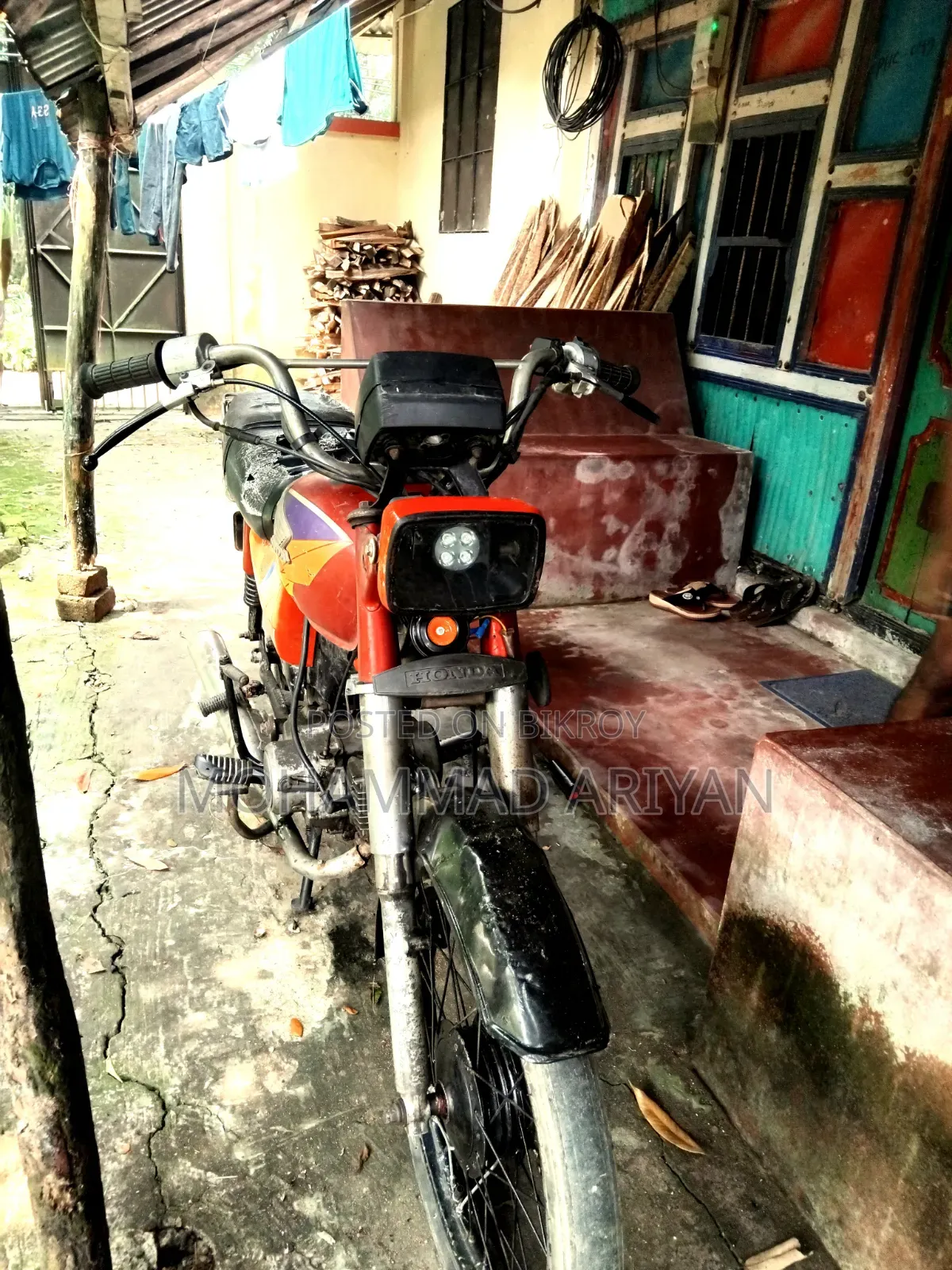 হোন্ডা ২০১০ লাল