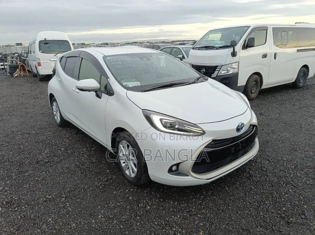 Toyota Aqua 2021 Pearl