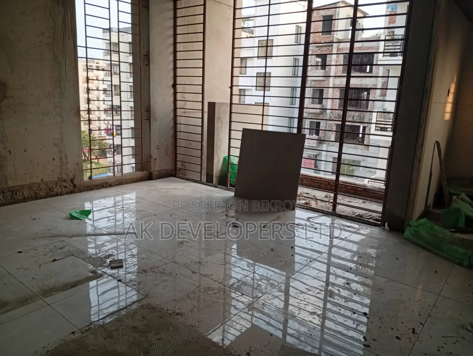 4 Bedroom Apartment in Sukoon, Basundhara for sale