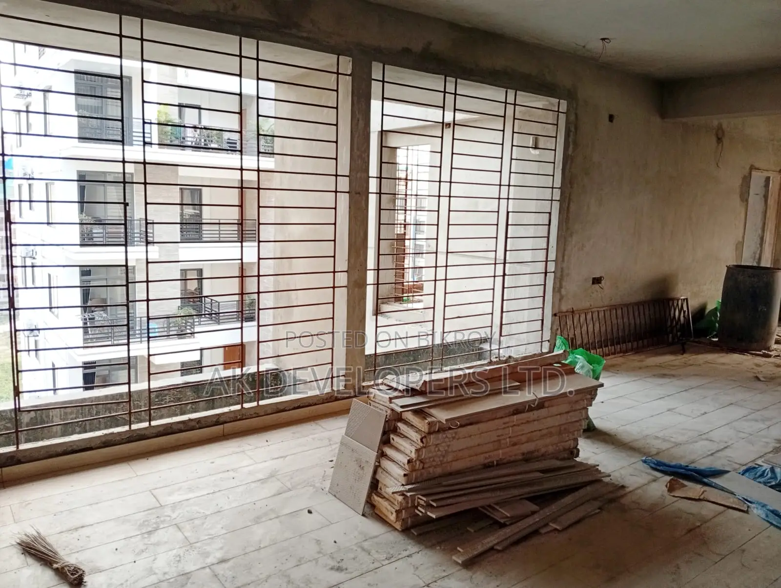 4 Bedroom Apartment in Sukoon, Basundhara for sale