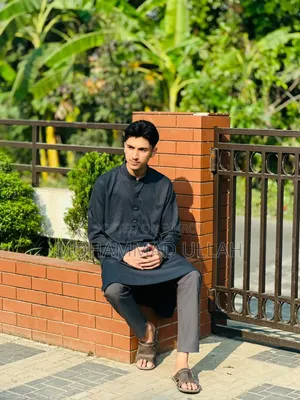 সেলস অ্যাসিস্ট্যান্ট অর কাস্টমার সার্ভিস