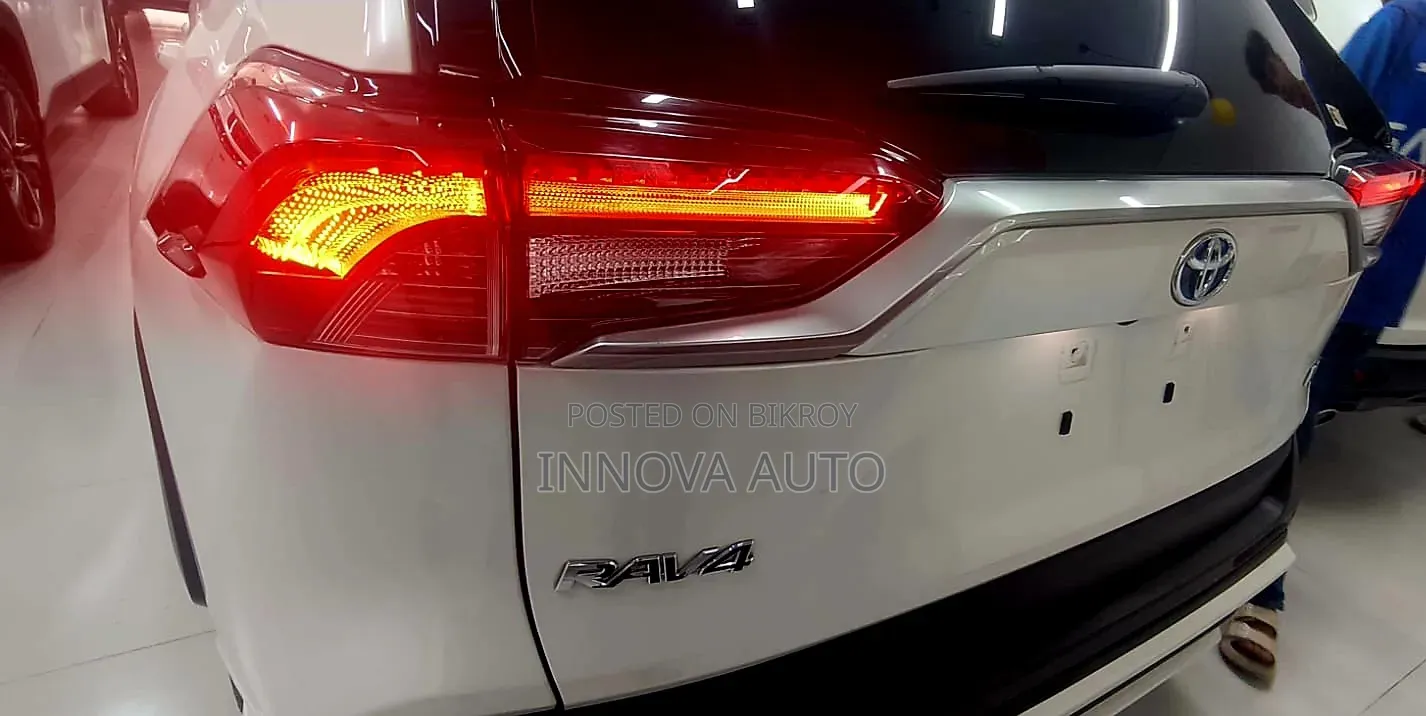 Toyota RAV4 2020 Pearl