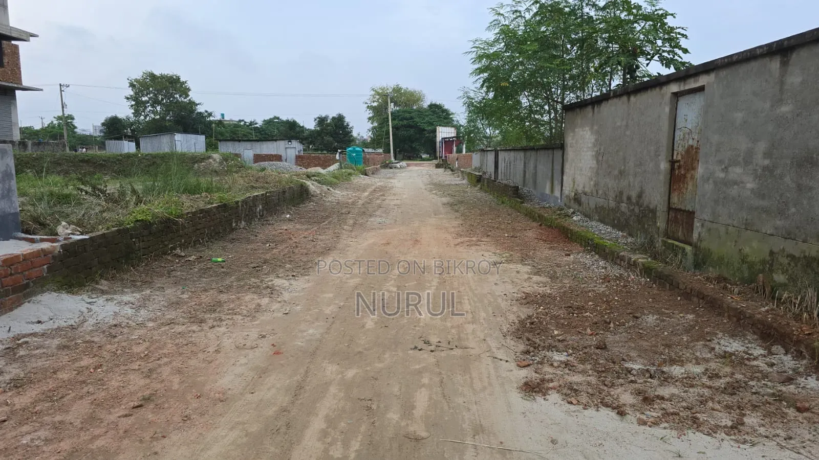 বছিলা হাজী মধু সিটি ১৭ নম্বর রোডে দুইটি প্লটের পর ১০ কাঠা জমি সেল হবে