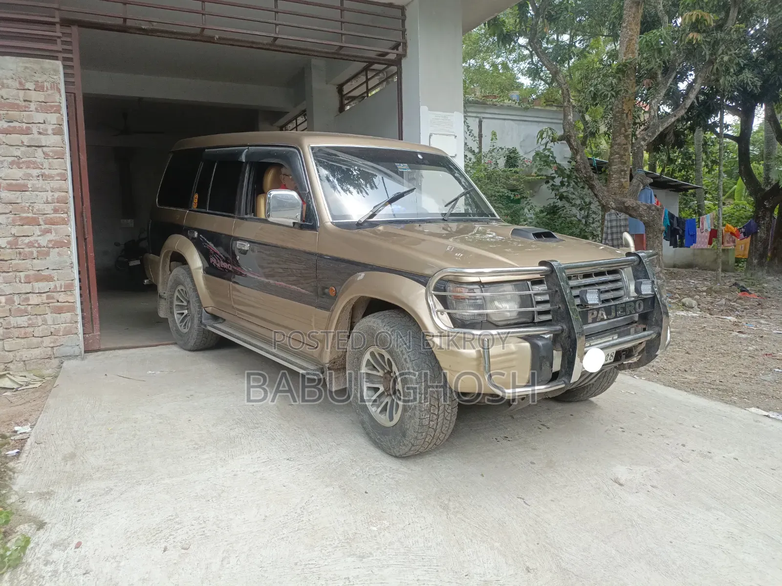 Mitsubishi Pajero 1994 Gold