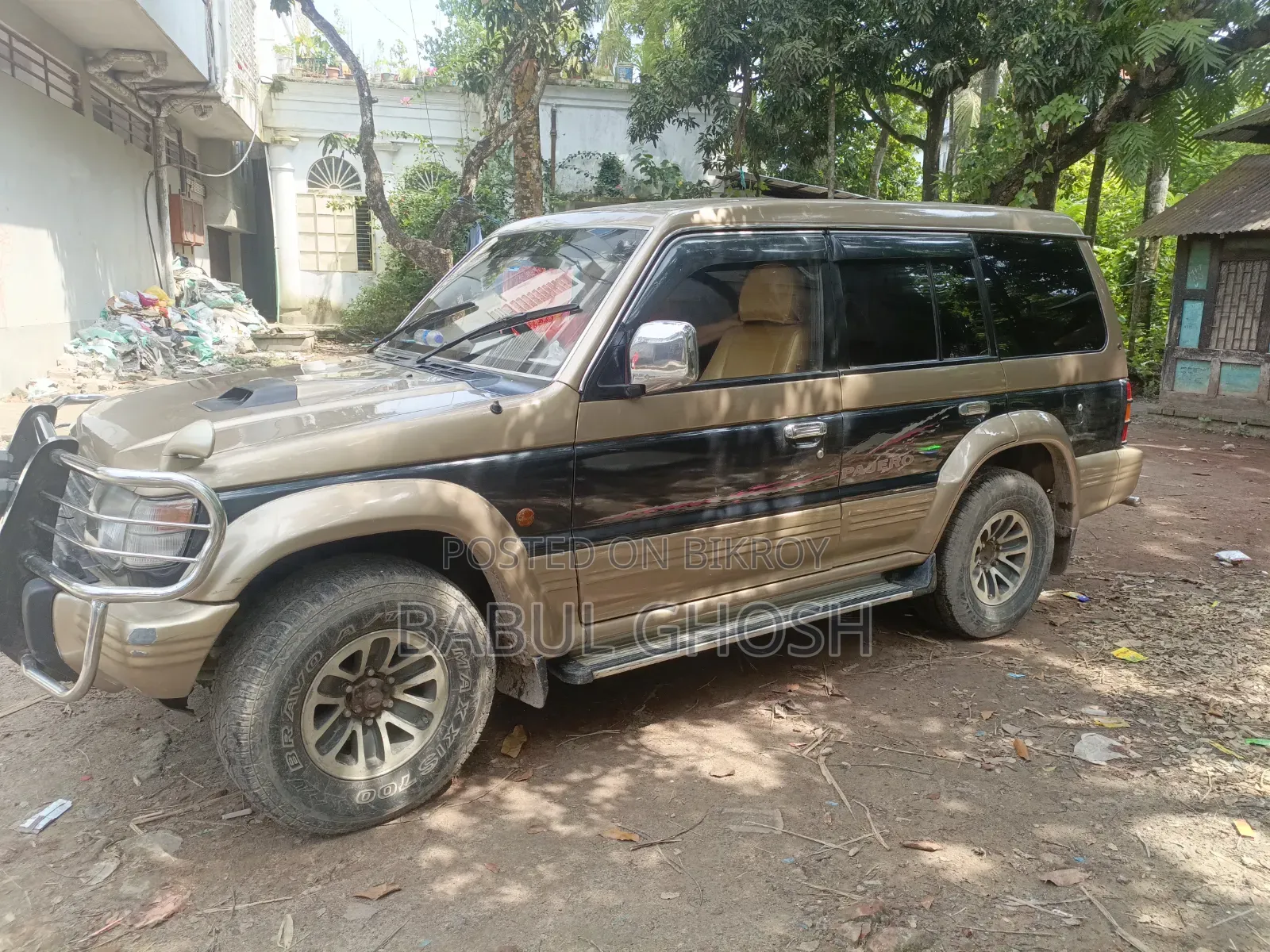 Mitsubishi Pajero 1994 Gold