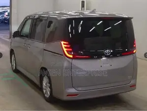 টয়োটা নোয়া ২০২৩ ব্রাউন
