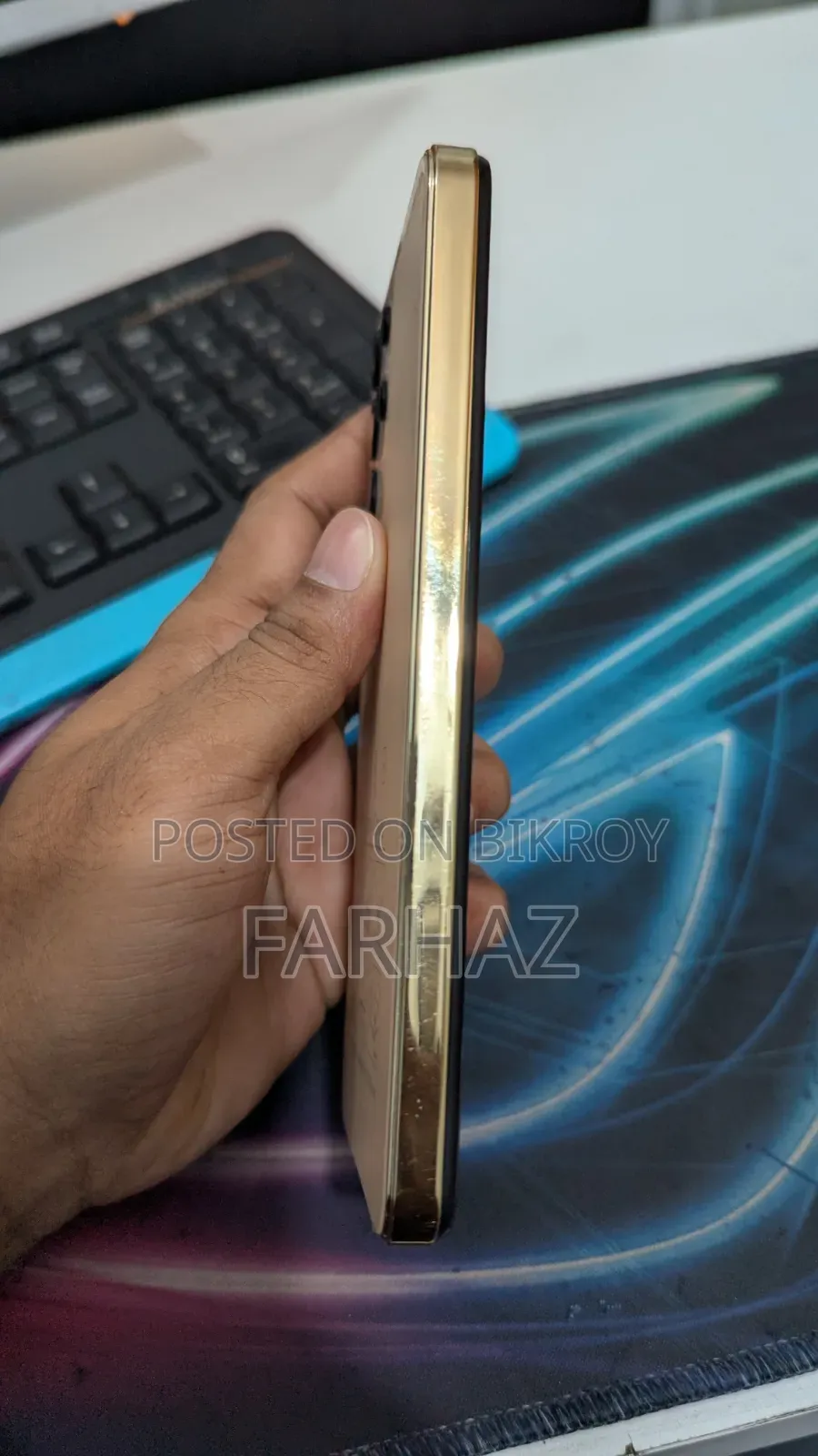 Mobile Phone 64 GB Gold