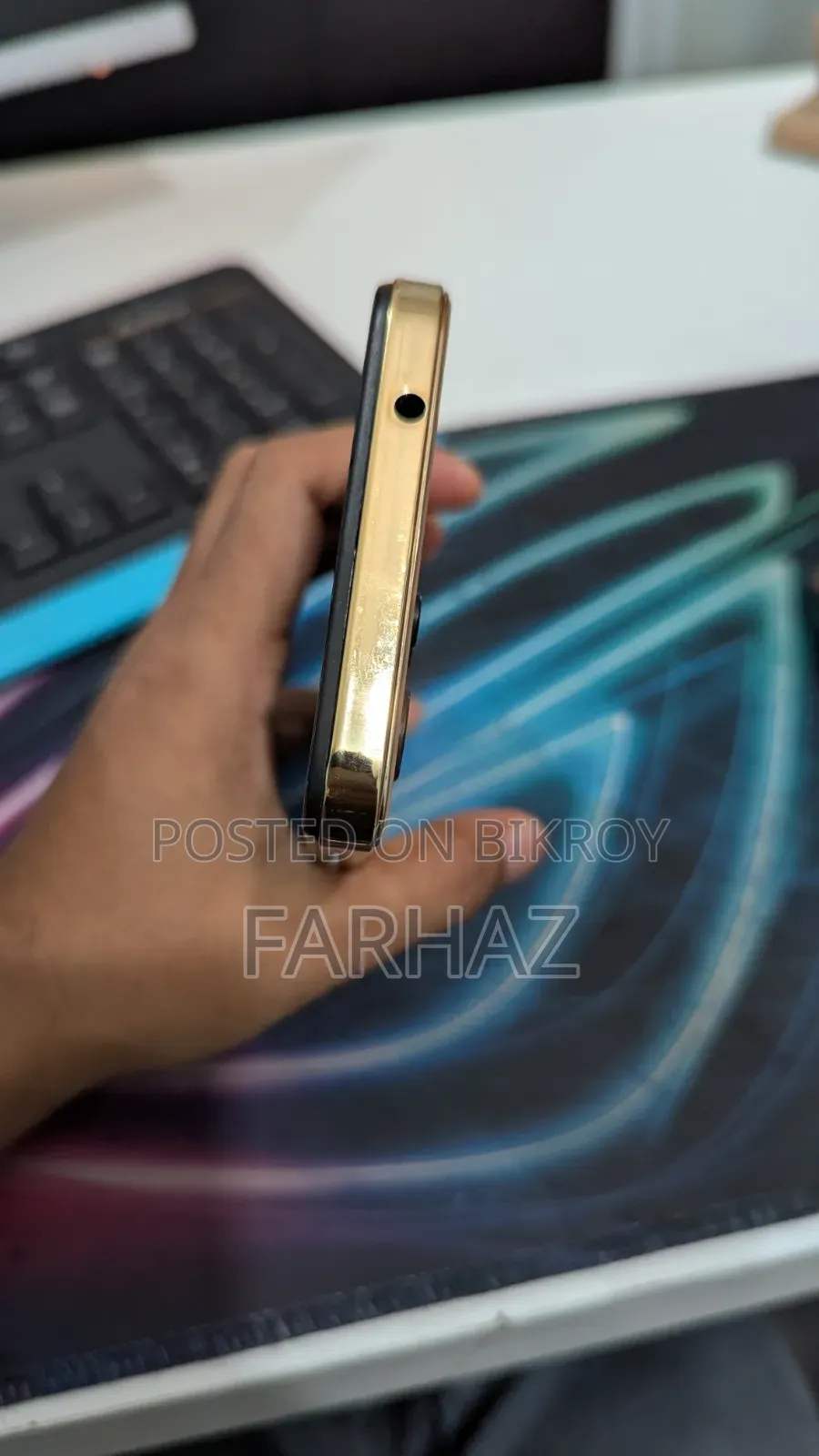 Mobile Phone 64 GB Gold