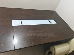 অফিস মিটিং টেবিল