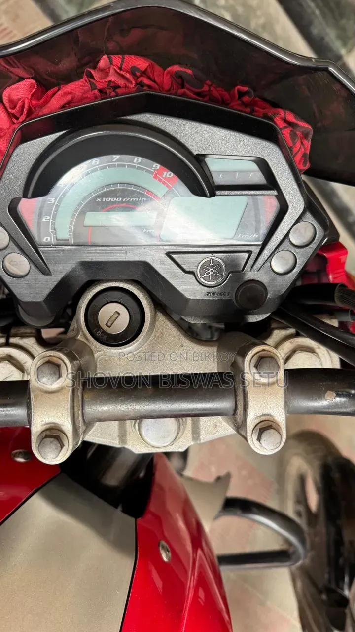 Yamaha FZ 2015 Red