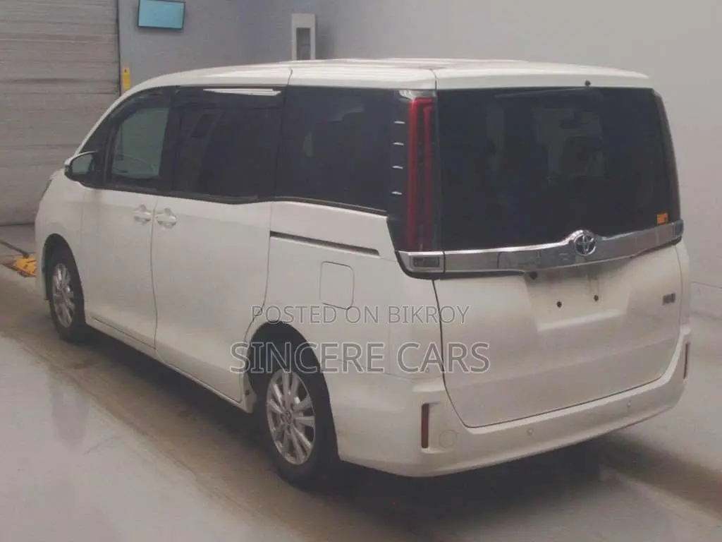 Toyota Noah 2021 Pearl