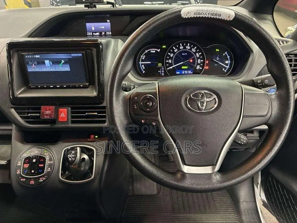 Toyota Noah 2021 Pearl