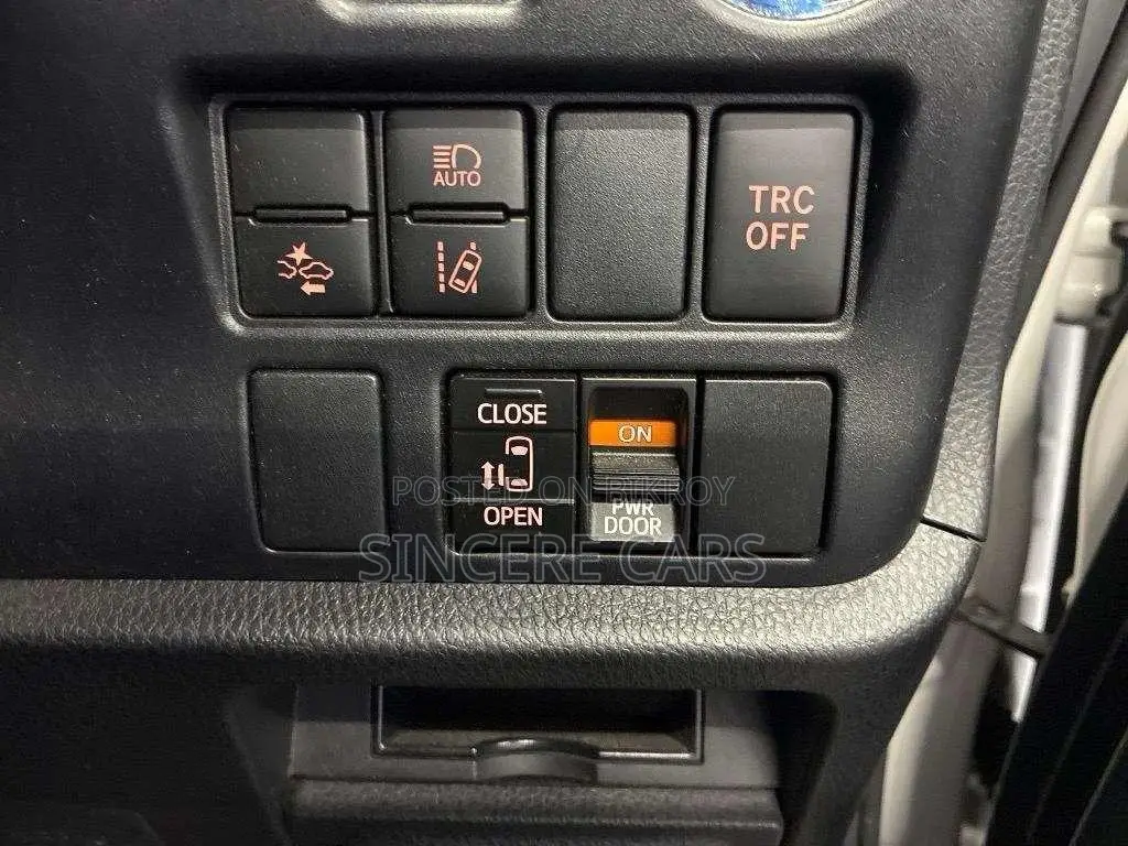 Toyota Noah 2021 Pearl