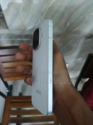 আইকিউও ২৫৬ জিবি সাদা