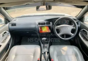 টয়োটা করোল্লা সেডান ১৯৯৫ হোয়াইট