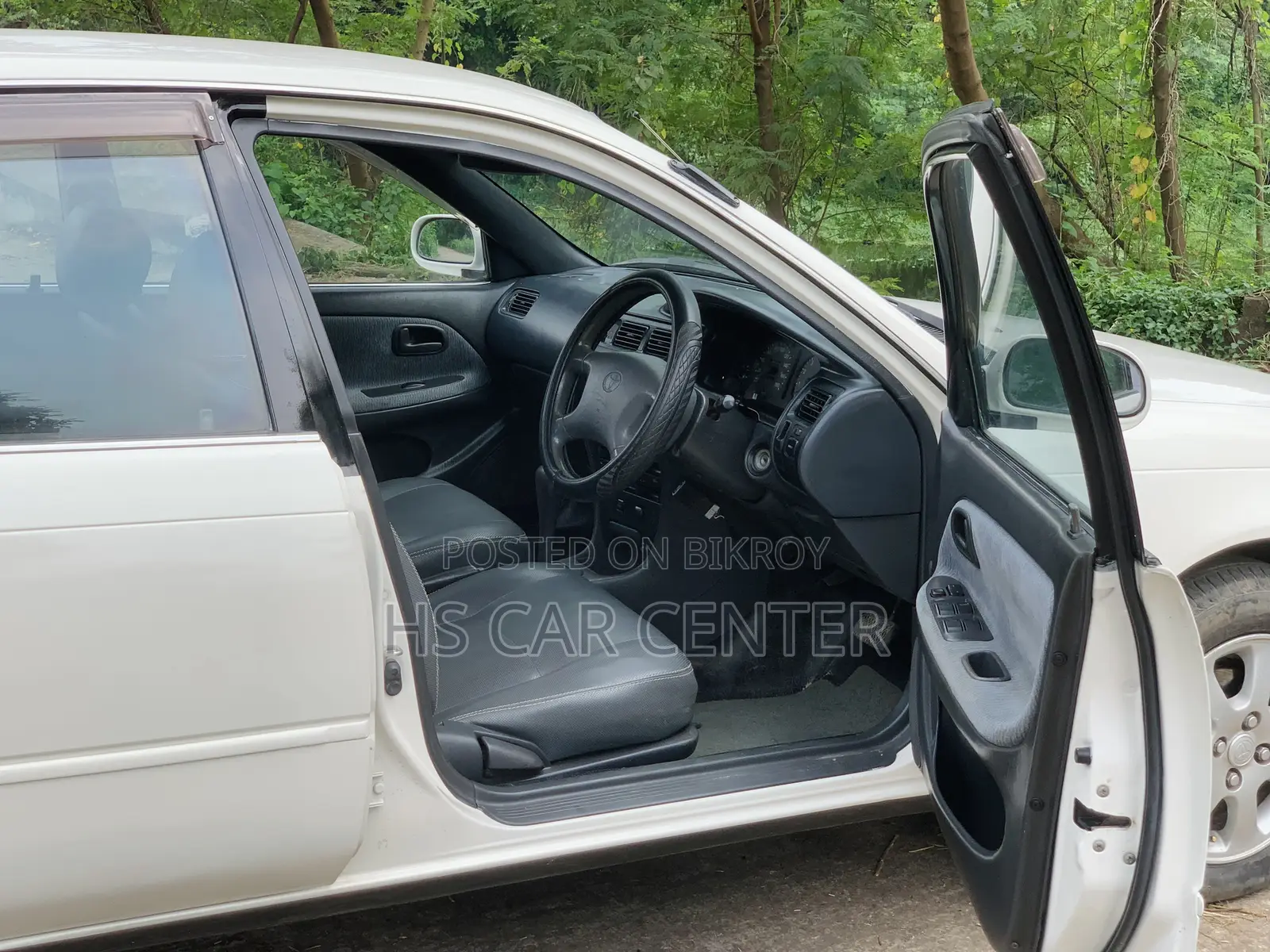 টয়োটা করোল্লা সেডান ১৯৯৫ হোয়াইট