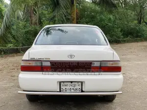 টয়োটা করোল্লা সেডান ১৯৯৫ হোয়াইট