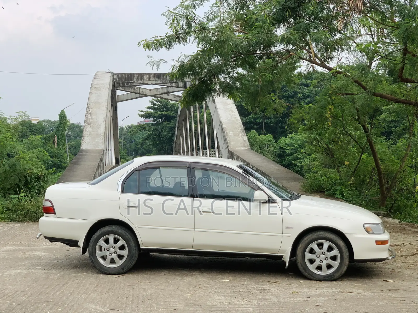টয়োটা করোল্লা সেডান ১৯৯৫ হোয়াইট