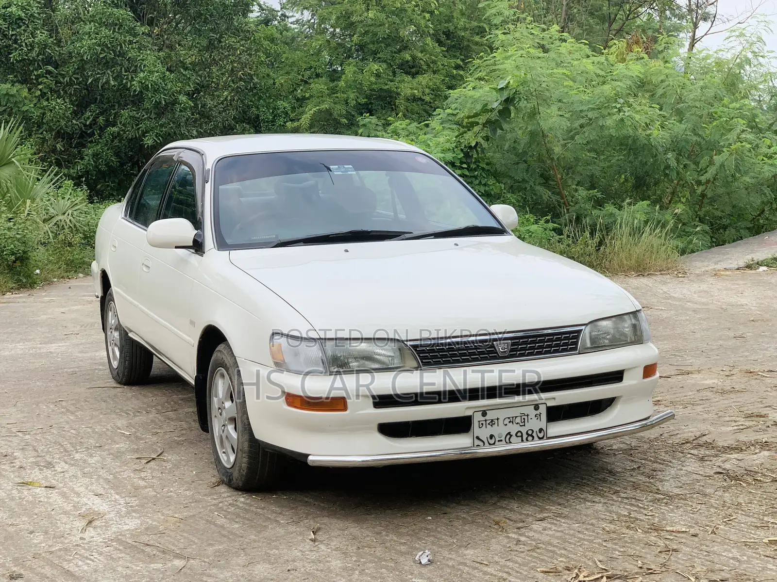 টয়োটা করোল্লা সেডান ১৯৯৫ হোয়াইট