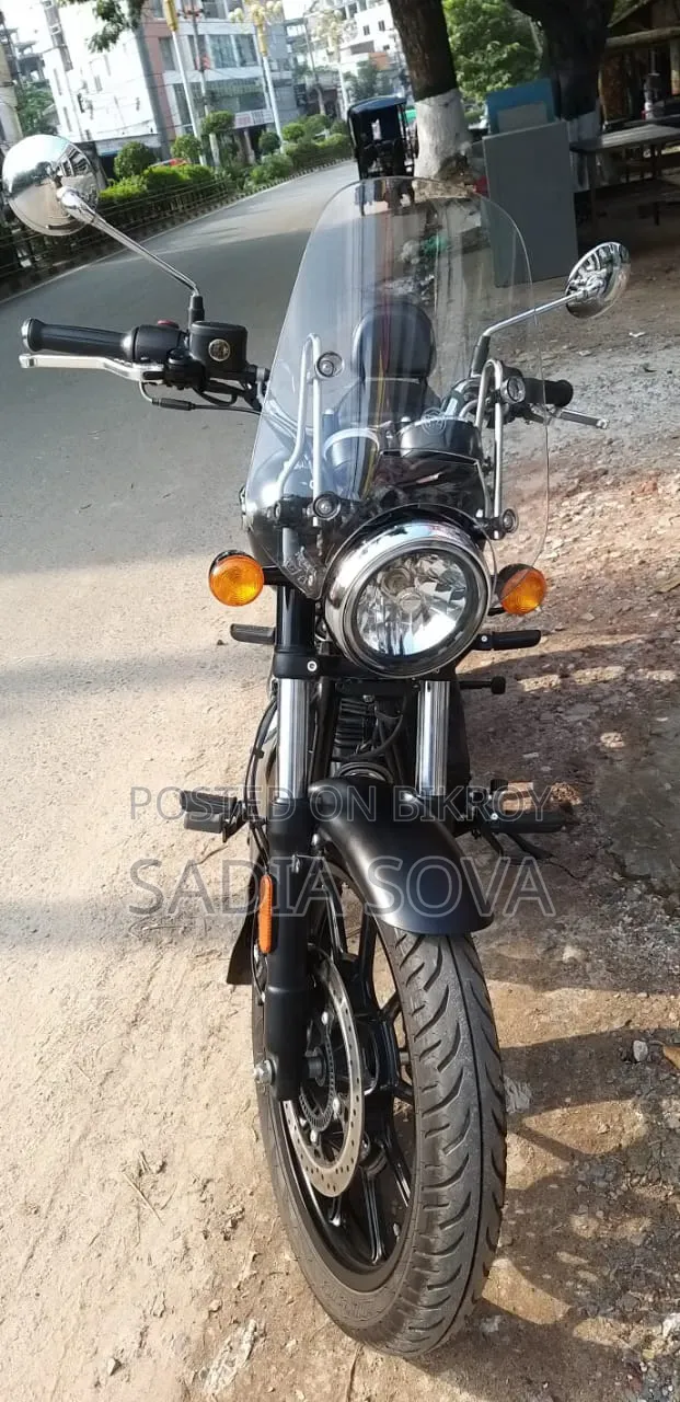 Royal Enfield Meteor 350 2025 Black