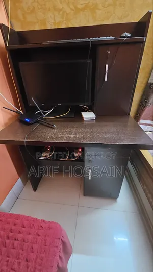 ব্যবহৃত কম্পিউটার টেবিল বিক্রি হবে – খুব কম দামে!