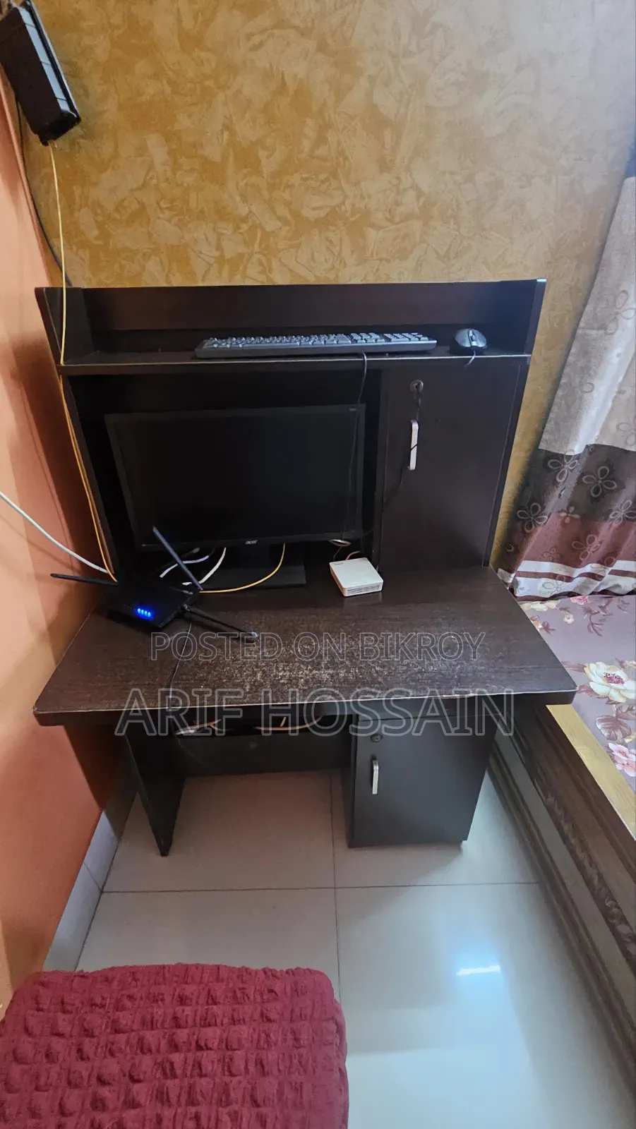 ব্যবহৃত কম্পিউটার টেবিল বিক্রি হবে – খুব কম দামে!