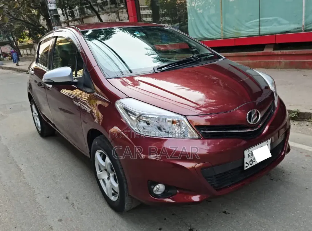 Toyota Vitz 1.3 Front-Wheel Drive 5-Door 2012 Maroon