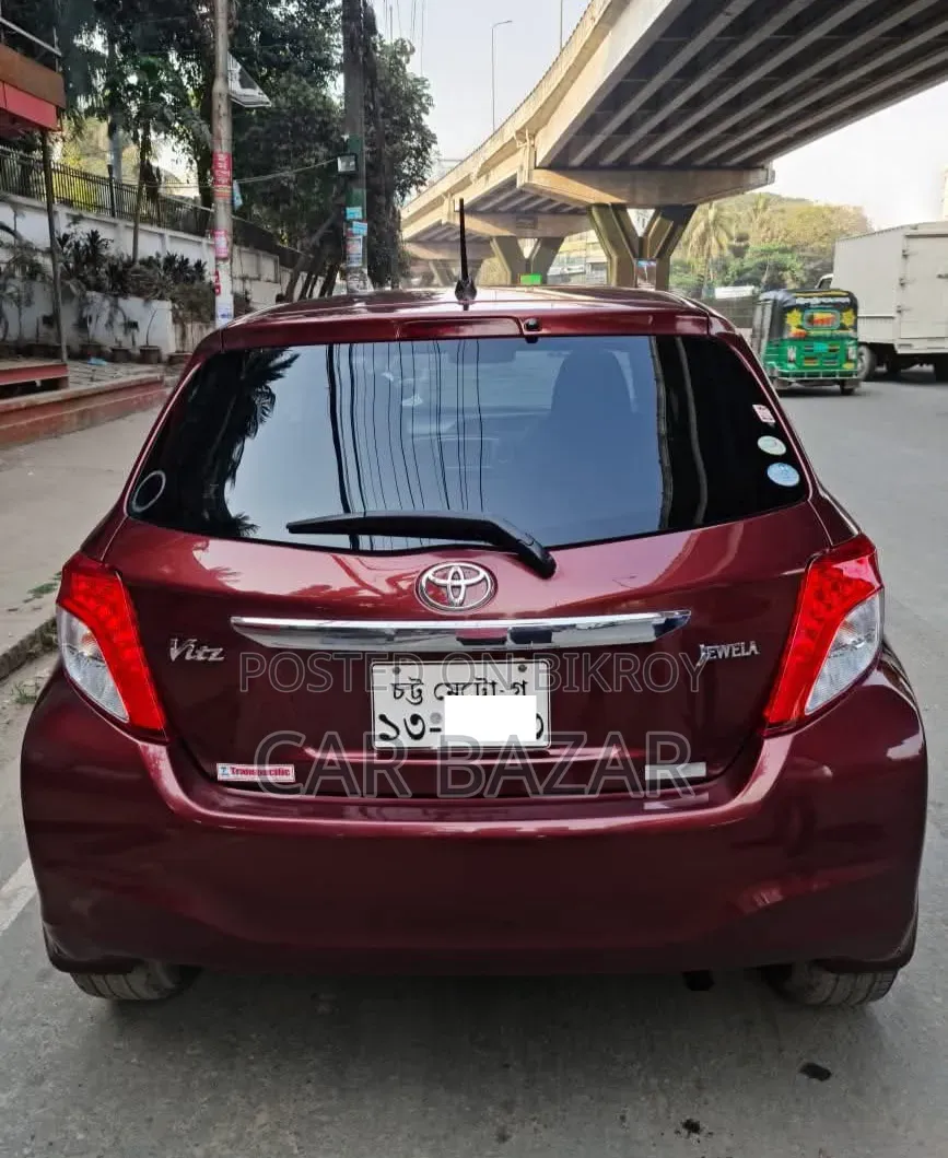 Toyota Vitz 1.3 Front-Wheel Drive 5-Door 2012 Maroon