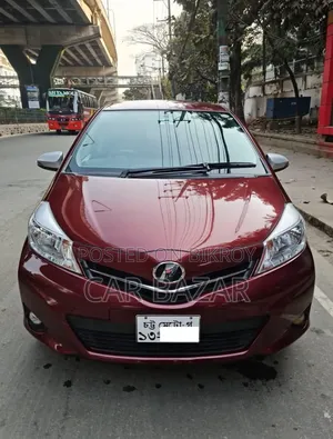 Toyota Vitz 1.3 Front-Wheel Drive 5-Door 2012 Maroon