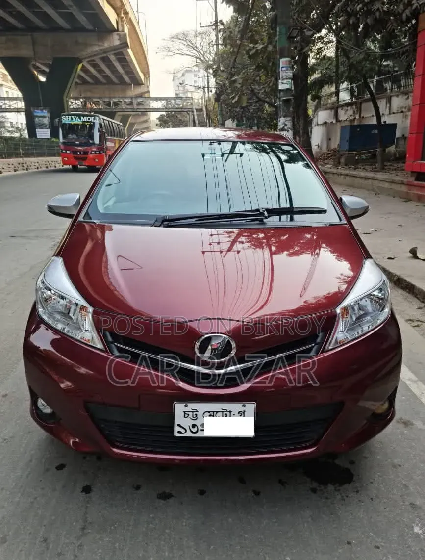Toyota Vitz 1.3 Front-Wheel Drive 5-Door 2012 Maroon