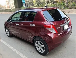 Toyota Vitz 1.3 Front-Wheel Drive 5-Door 2012 Maroon