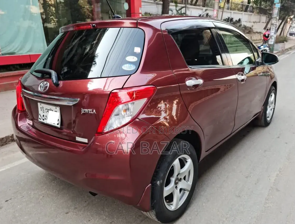 Toyota Vitz 1.3 Front-Wheel Drive 5-Door 2012 Maroon