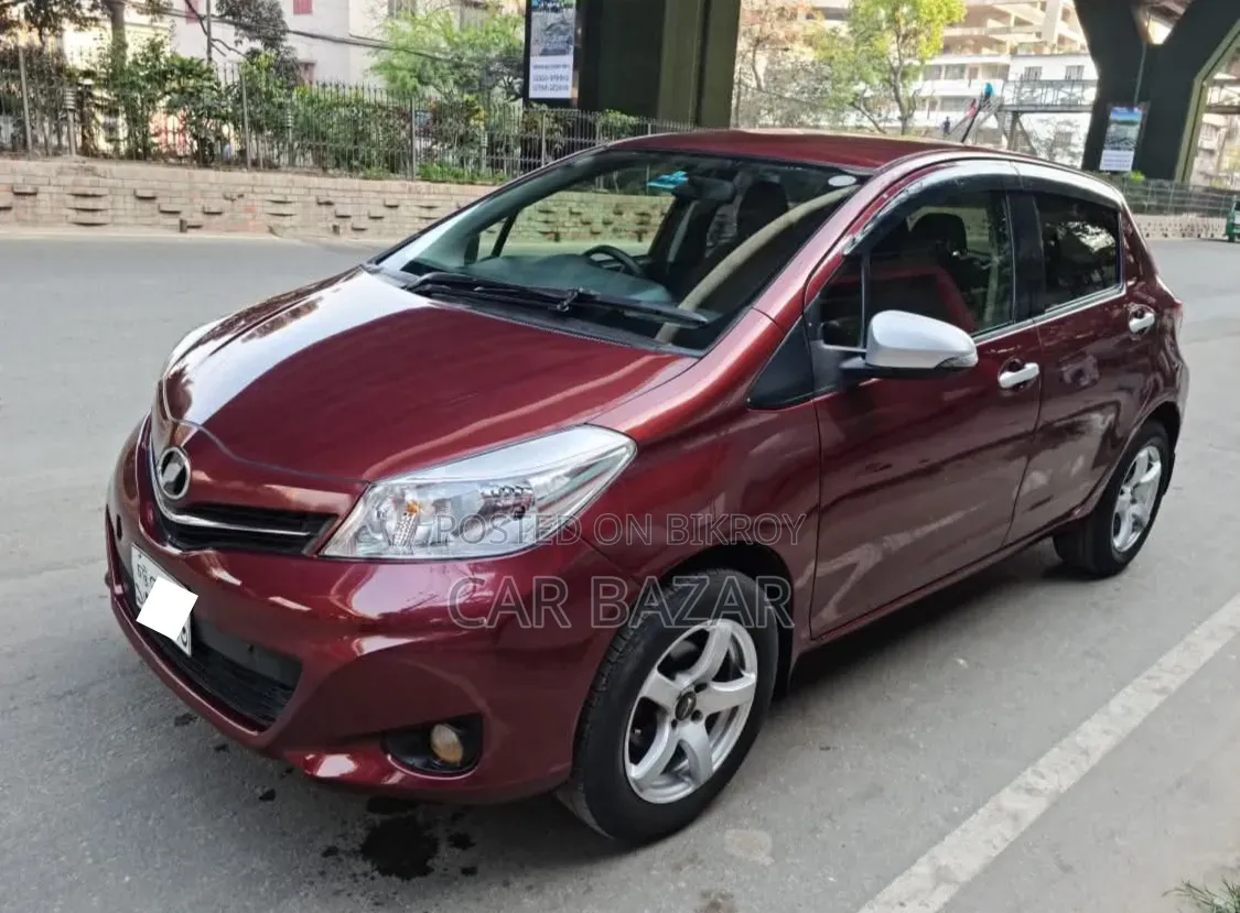 Toyota Vitz 1.3 Front-Wheel Drive 5-Door 2012 Maroon