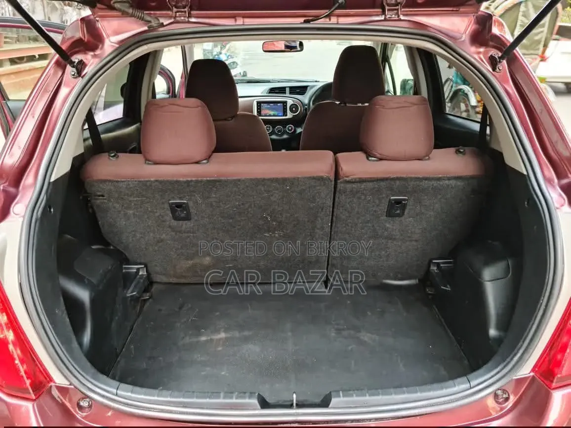 Toyota Vitz 1.3 Front-Wheel Drive 5-Door 2012 Maroon