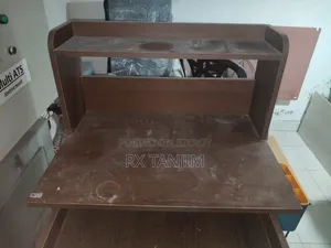স্টাডি টেবিল