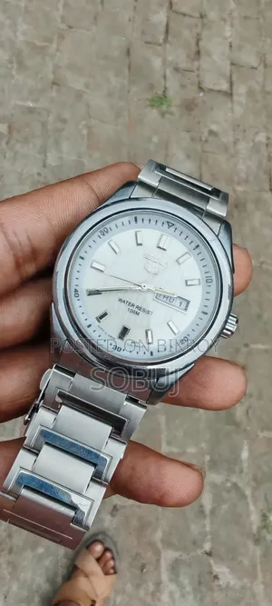 অনেক ভালো  ঘড়ি সেল করবো  টাকা দরকার